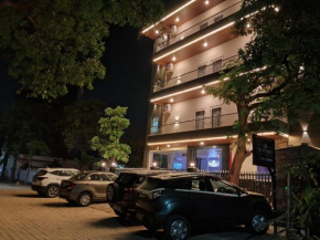 Emerald Suites